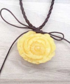 Mặt đeo cổ hổ phách Balan chạm khắc Hoa mẫu đơn